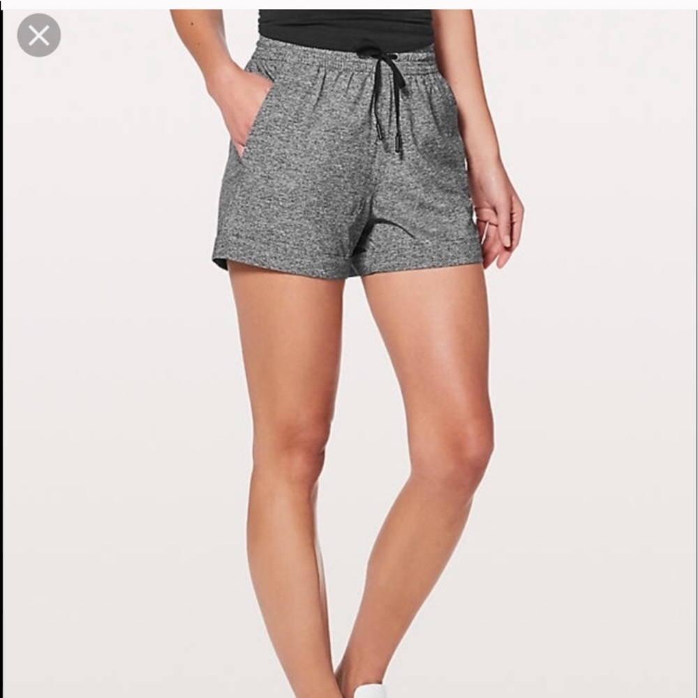 Spring Break Away Short size 6